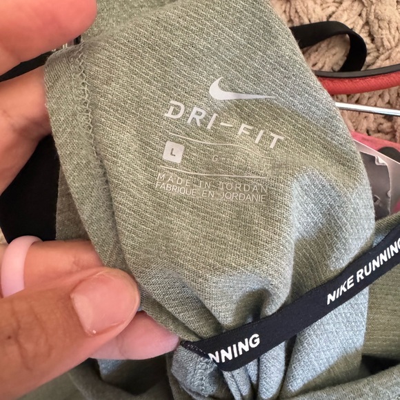 Nike cross back top - Picture 3 of 3